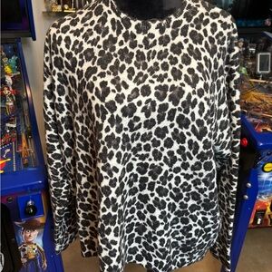 Vince Camuto Black and White Leopard Print Sweater XL
